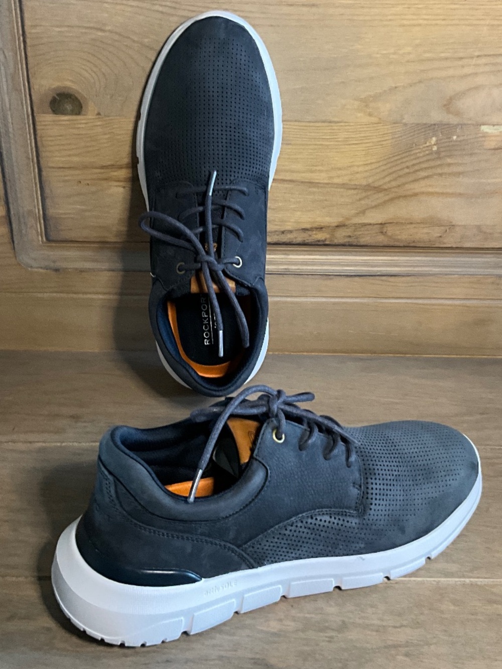 Rockport Jaimie Men's 8 Navy Perforated Leather Casual Sneakers NIB